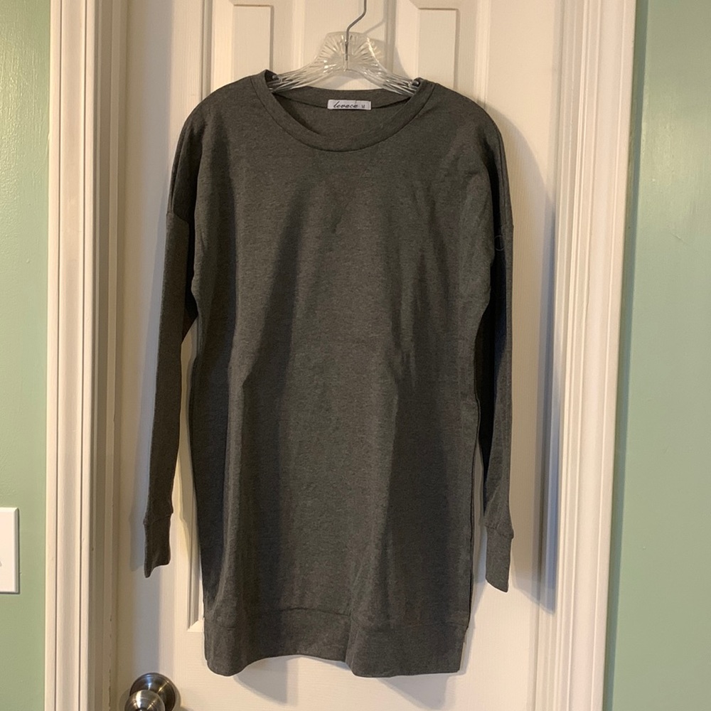 Levaca Long Sleeve Tee with Side slits Sz M